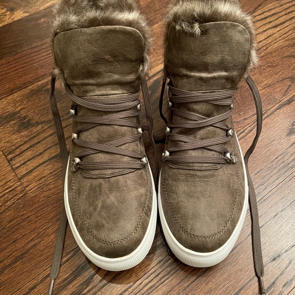 Shoes - Picture 2 of 2